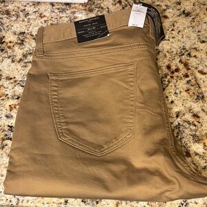 NWT Men’s Banana Republic Athletic Traveler Pant 34 x 30 Whiskey Brown